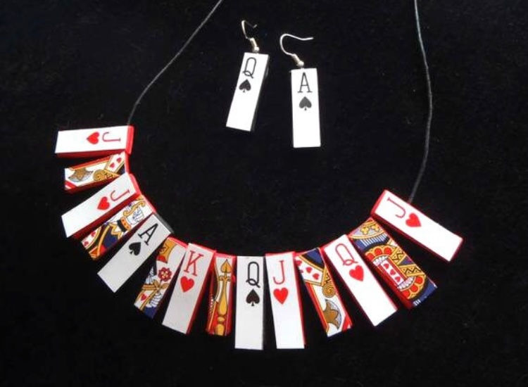 Thumbnail: Boucles d'oreilles PIQUE ET PIQUE cartes à jouer base polymère ou cartonnée