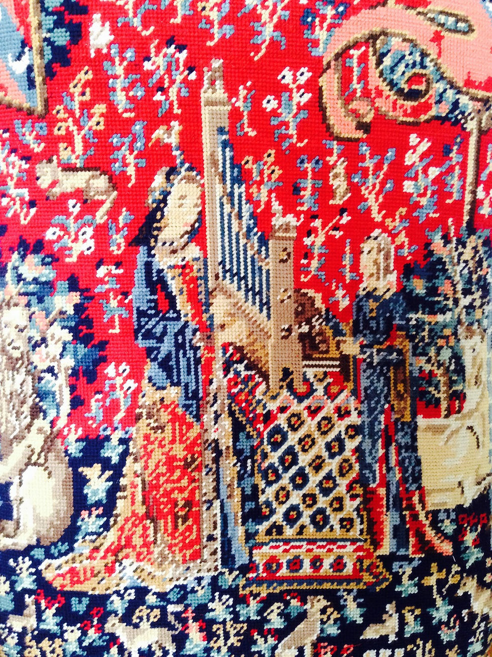 Miniature : broderie du dossier du fauteuil dame à la licorne SophieLDesign