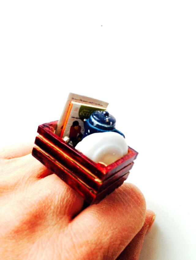 Thumbnail: Bague LE GRAND VIDE GRENIER cagette miniature par The Sausage Jewels