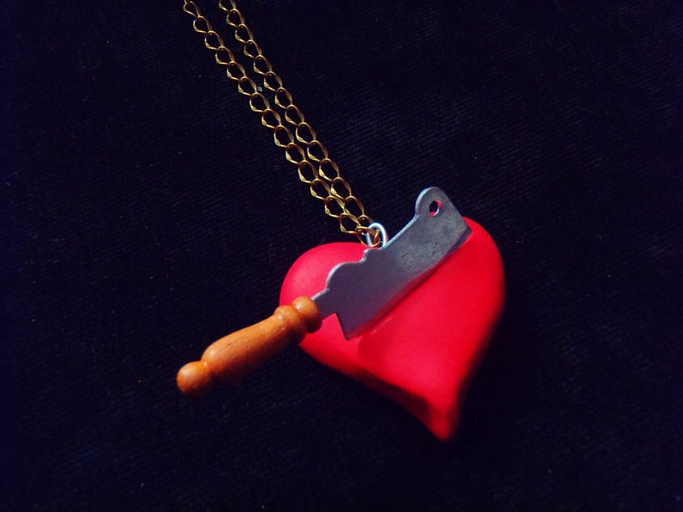 Thumbnail: Collier sautoir L'AMOUR coeur et hache miniature