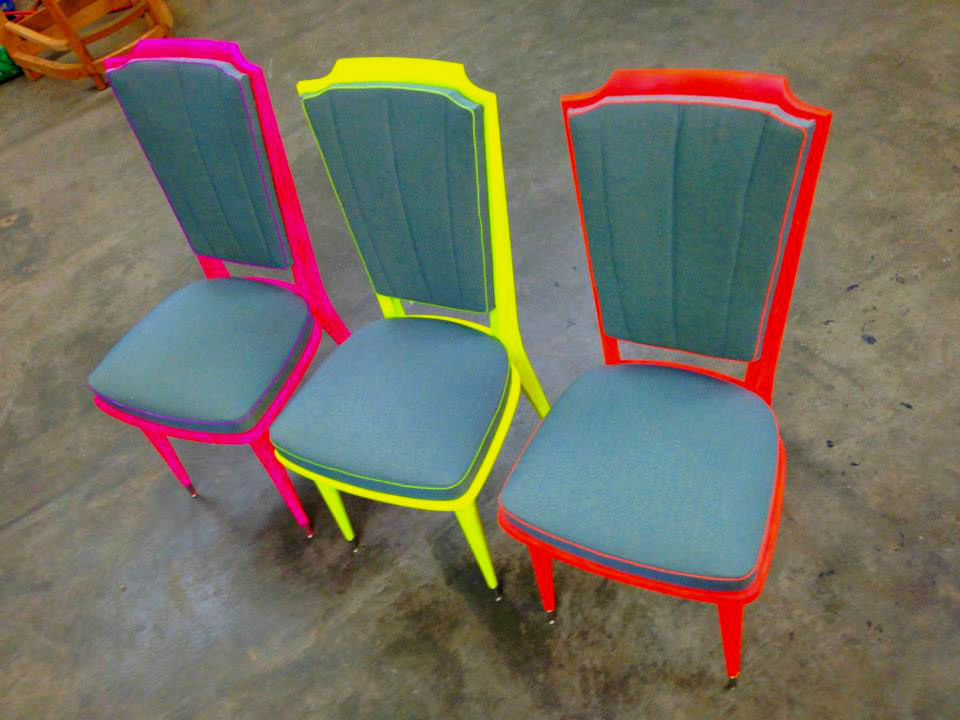 Miniature : Trio de chaises fluo ROCKABILLY avec assisses et dossier en jean 
