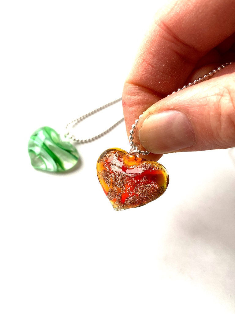 Thumbnail: DEUX COEURS 2 sautoirs pendentif coeur en verre