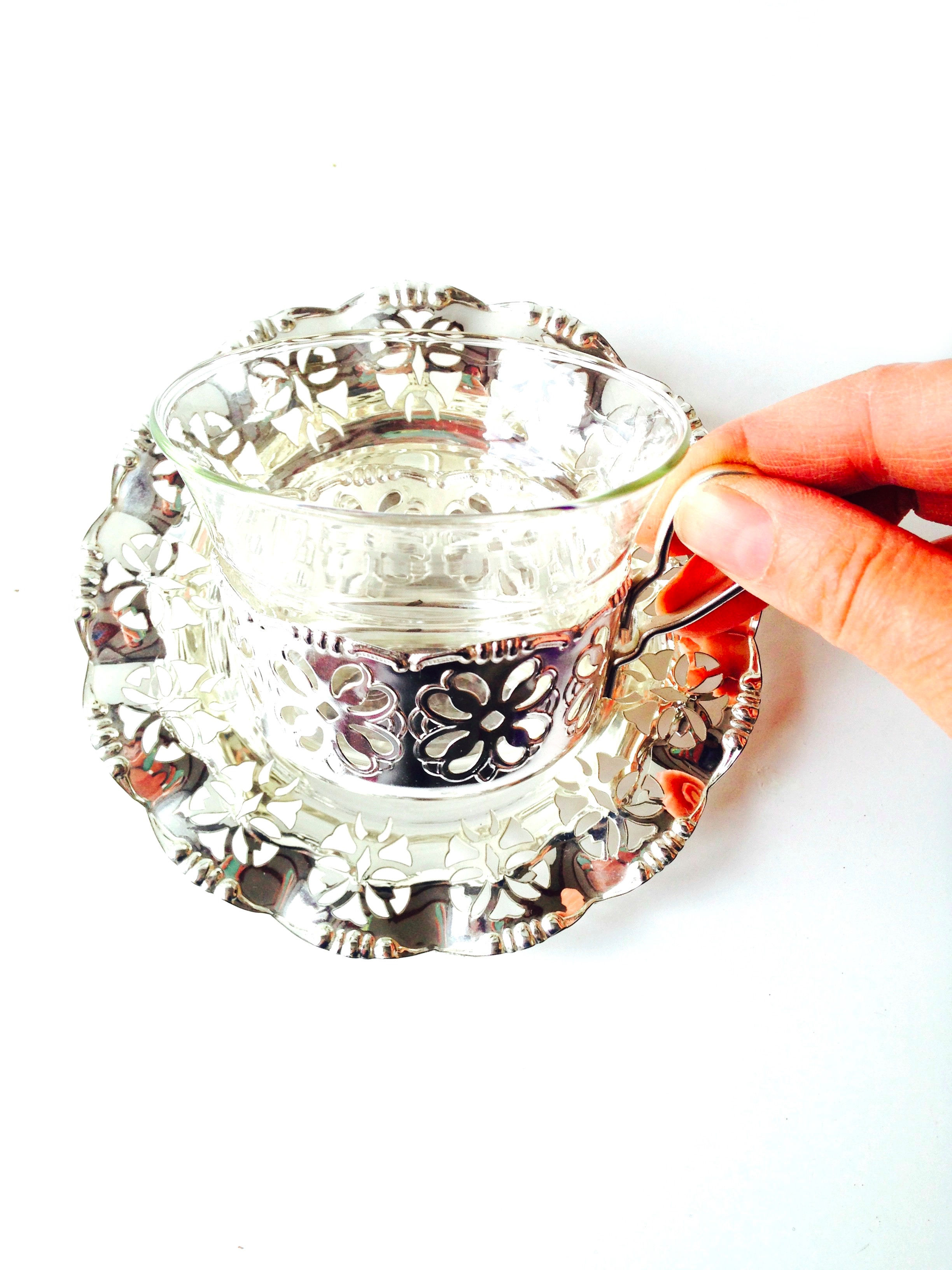Tasse verre et métal soucoupe dentelée vintage