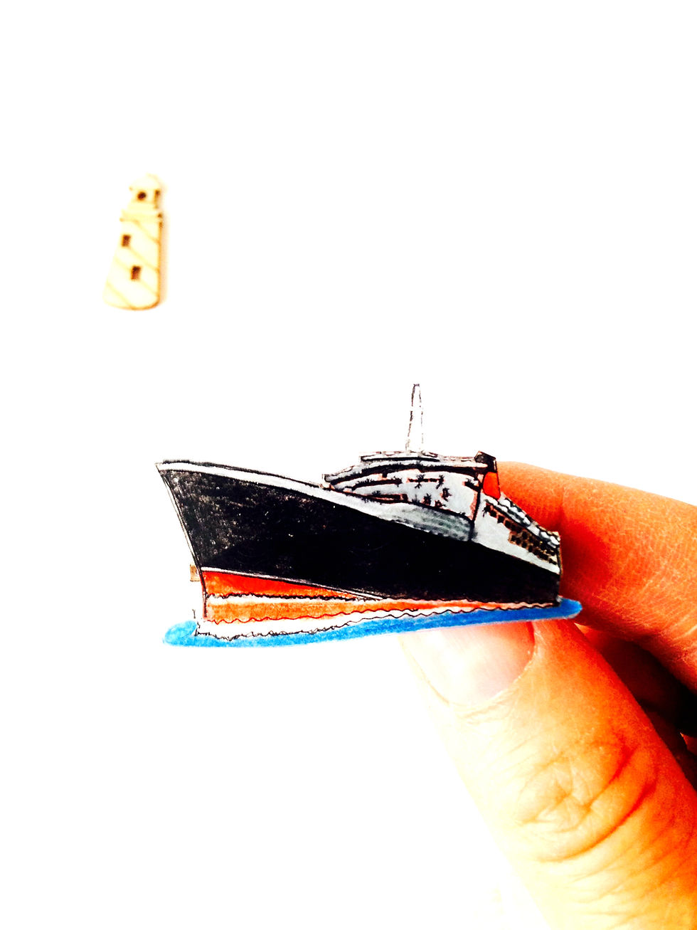 Thumbnail: Broche BON PORT bateau en plastique fou
