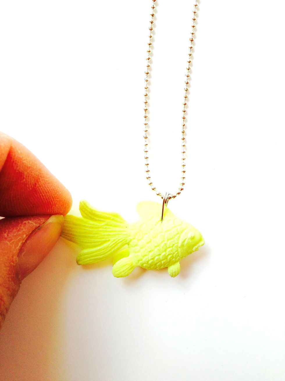 Thumbnail: Sautoir PETIT POISSON DEVIENDRA GRAND jaune fluo