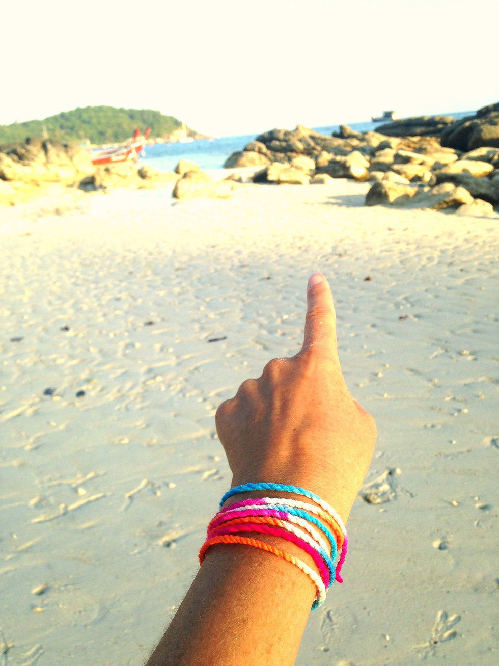 Thumbnail: Bracelet BEACH BABE tie and dye en pâte de coton avec fermoir