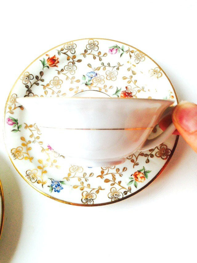 Miniature : 4 Tasses et soucoupes petites fleurs dorées ravissantes Porcelaine de Limoges