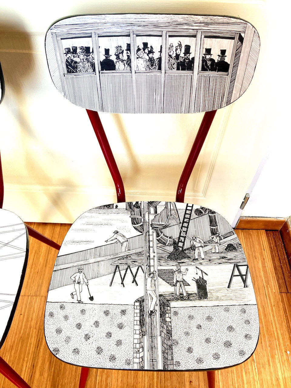 Miniature : Deux DEMOISELLES de la TOUR EIFFEL , chaises recyclées par SophieLDesign