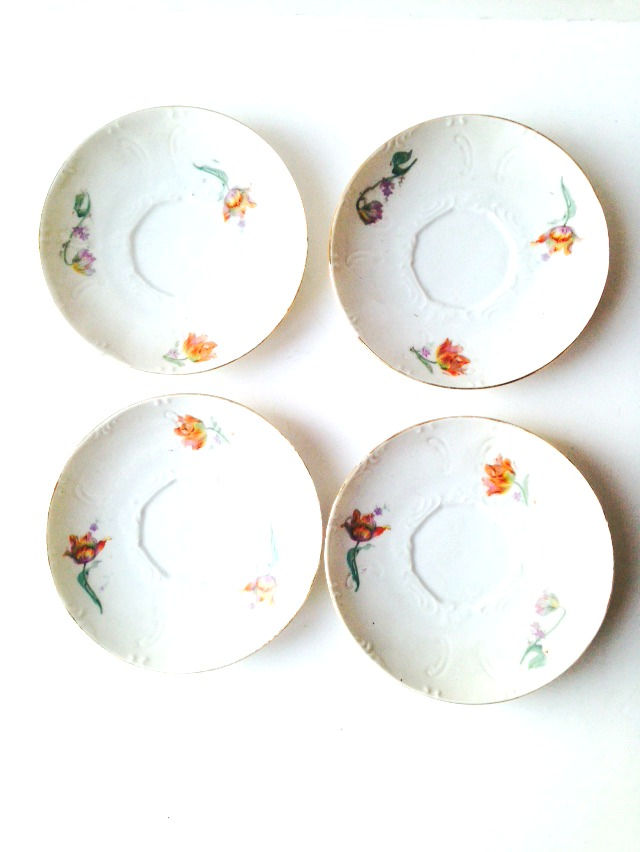 Miniature : 4 Soucoupes Vintage en porcelaine ornementation fleurie