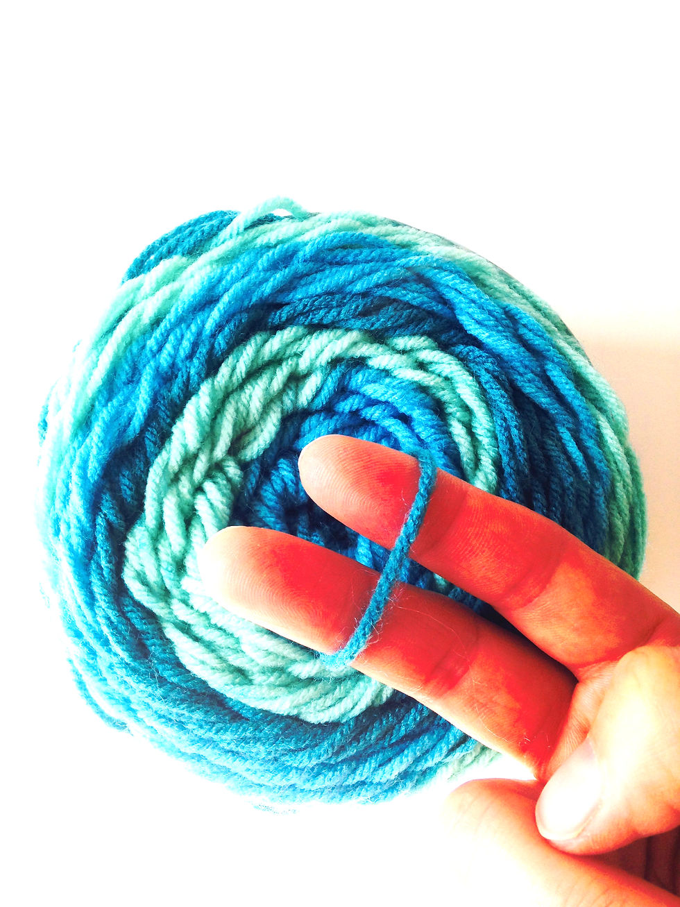 Miniature : Pelote dégradé de bleus et vert menthe laine acrylique