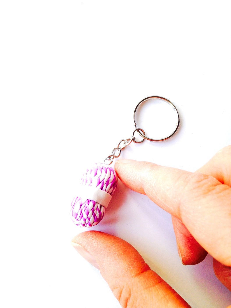 Miniature : Porte-clé pelote chinée mauve petit cadeau tricot