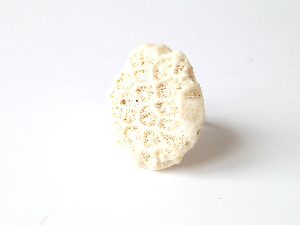 Thumbnail: Bague NID D'ABEILLE en pierre de corail