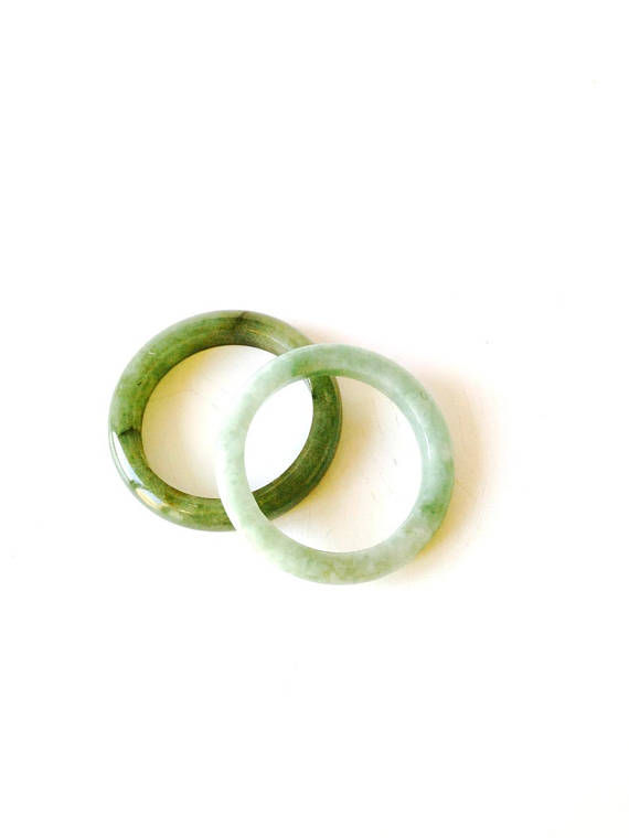 Thumbnail: bagues en jade de Birmanie vert clair et vert fonce