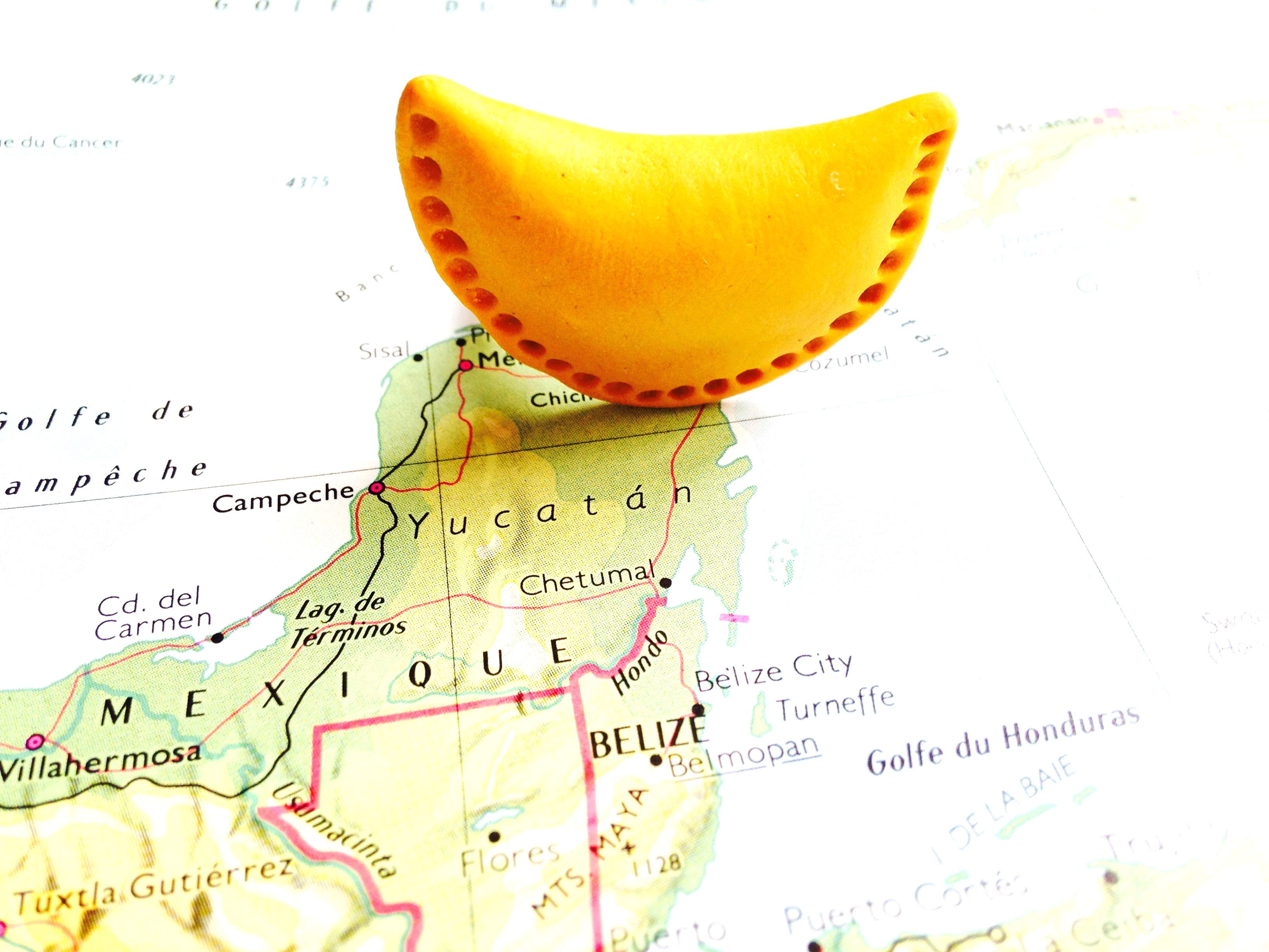 Bague LA EMPANADA spécialité nourriture miniature mexicaine