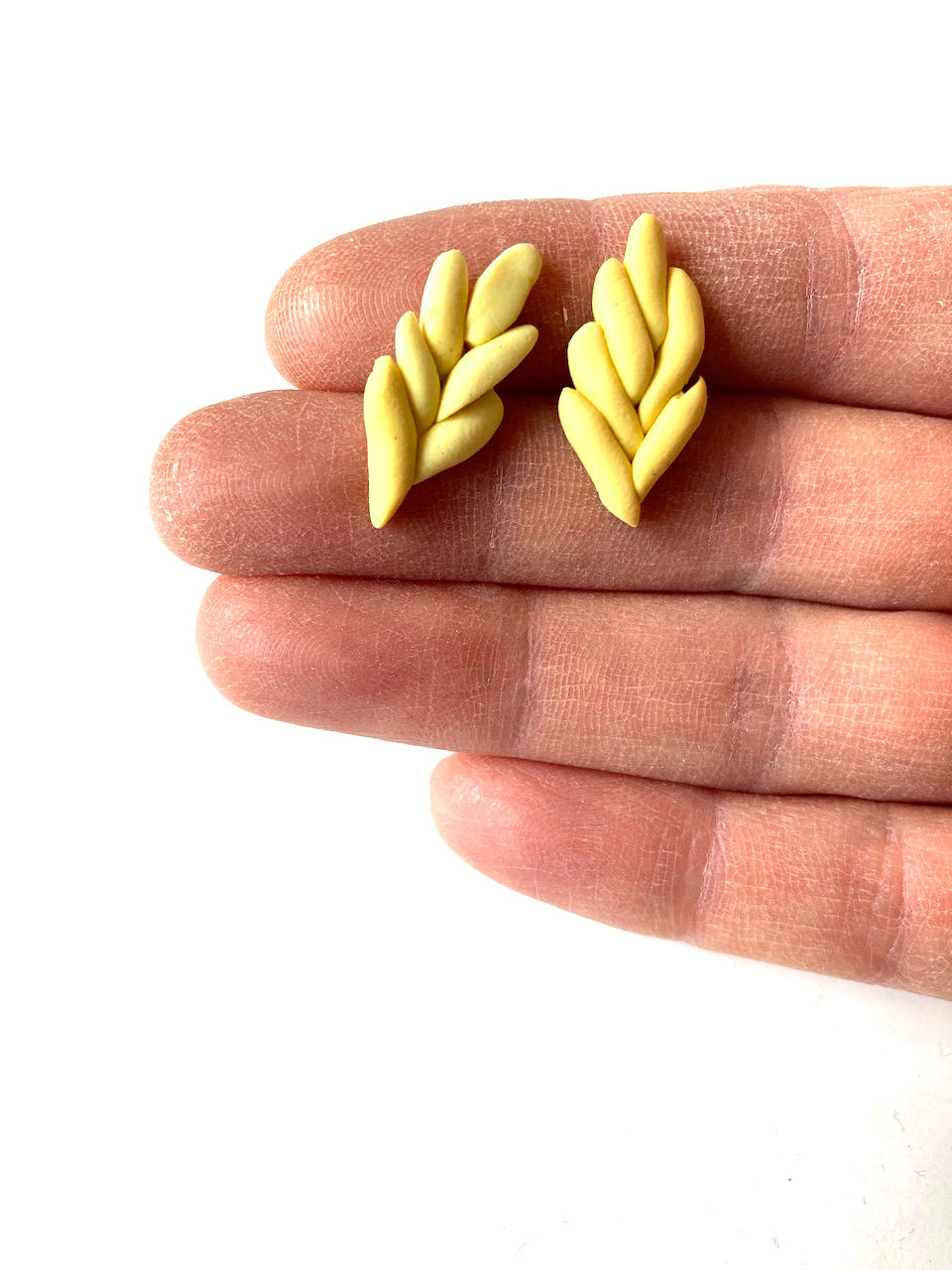 Thumbnail: Puces d'oreilles ÉPIS DE BLÉ miniatures en pâte polymère