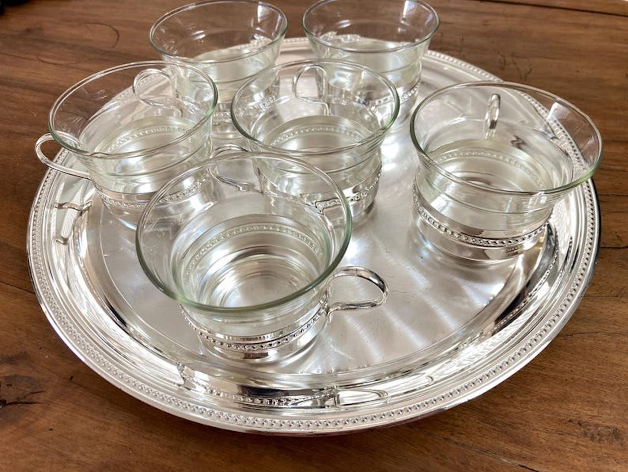Service de tasses à café en verre avec anse métal et plateau