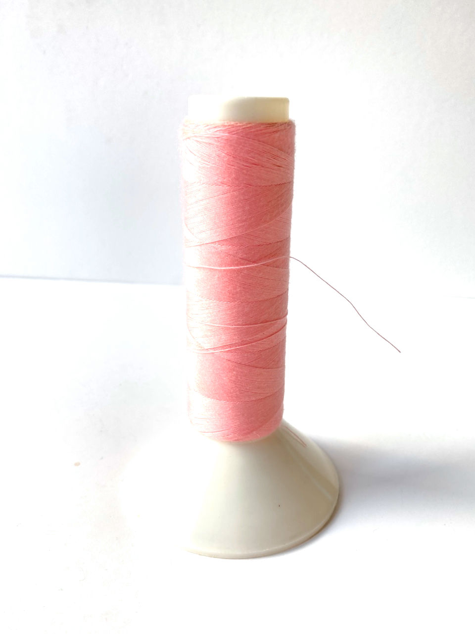 Miniature : Bobine de fil qualité professionnelle polyester rose clair