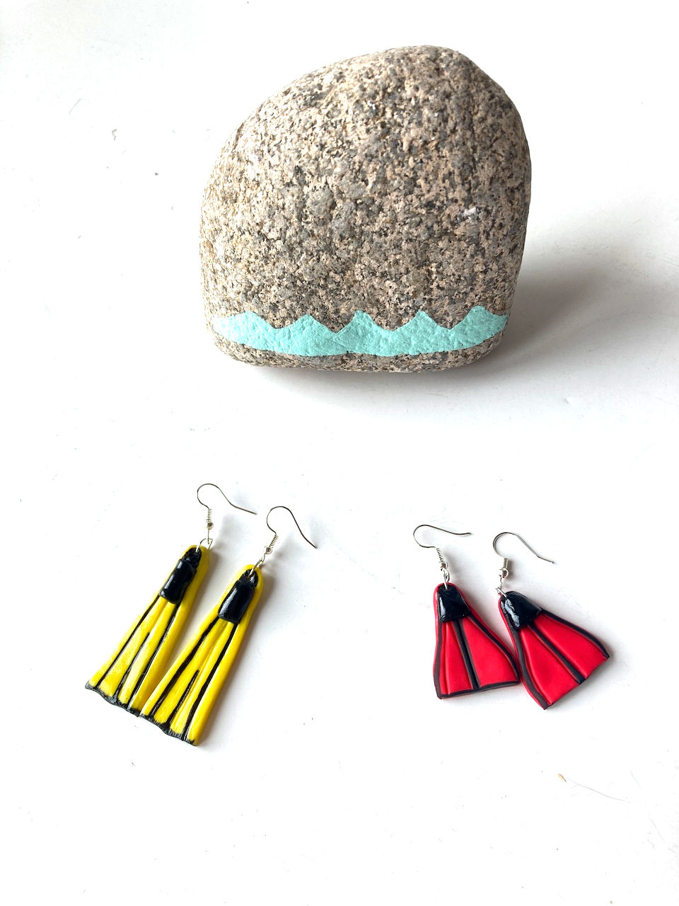 Thumbnail: Boucles d'oreilles PASSION SNORKELING palmes jaunes mini grand modèle