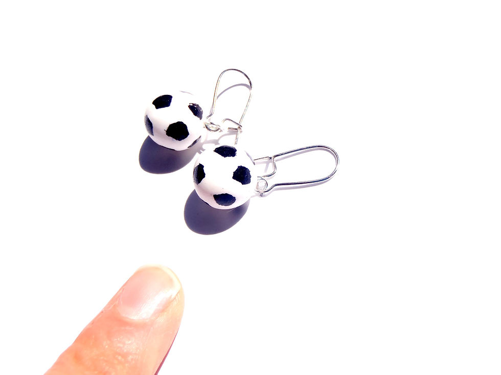 Thumbnail: Boucles LE FOOT ballon miniature dormeuses