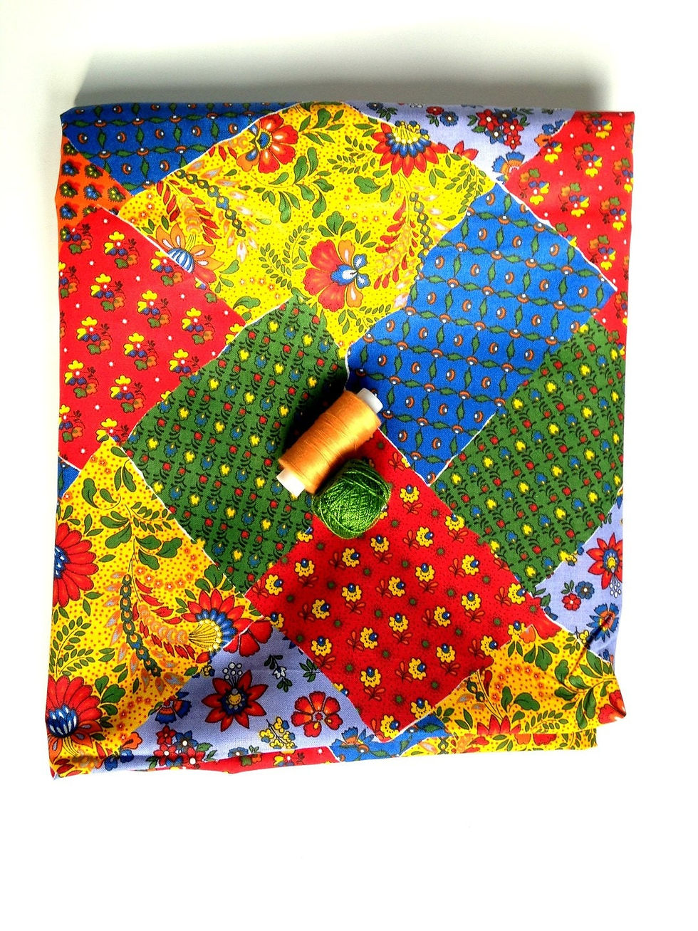Miniature : Coupon de tissu COLOR BLOCK multicolore fleurs 1 X 1.5 m couleurs gaies