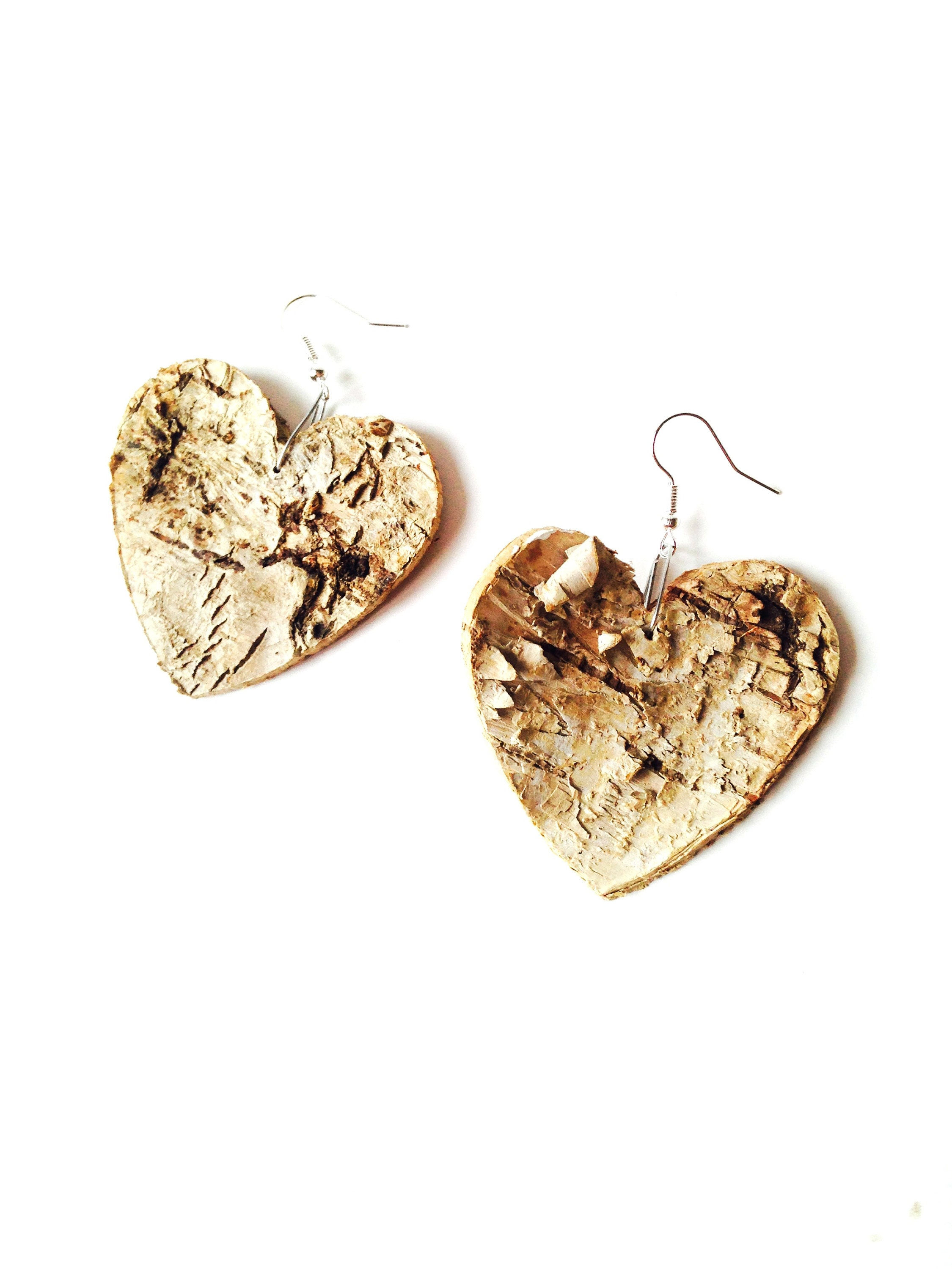 Boucles d'oreilles DEUX COEURS, en écorce de bouleau par All things natural