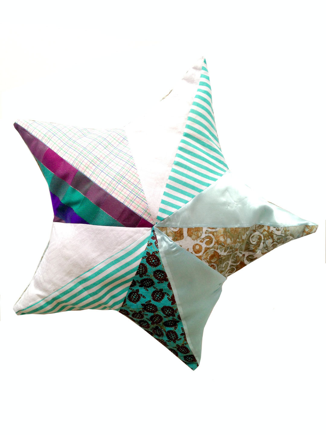 Coussin STAR étoile patchwork en tissus recyclés