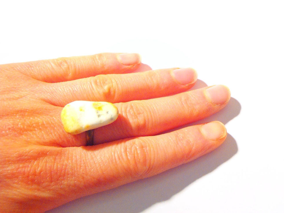 Thumbnail: Bague galet naturel MÉNHIR, JAUNE anneau bronze ajustable
