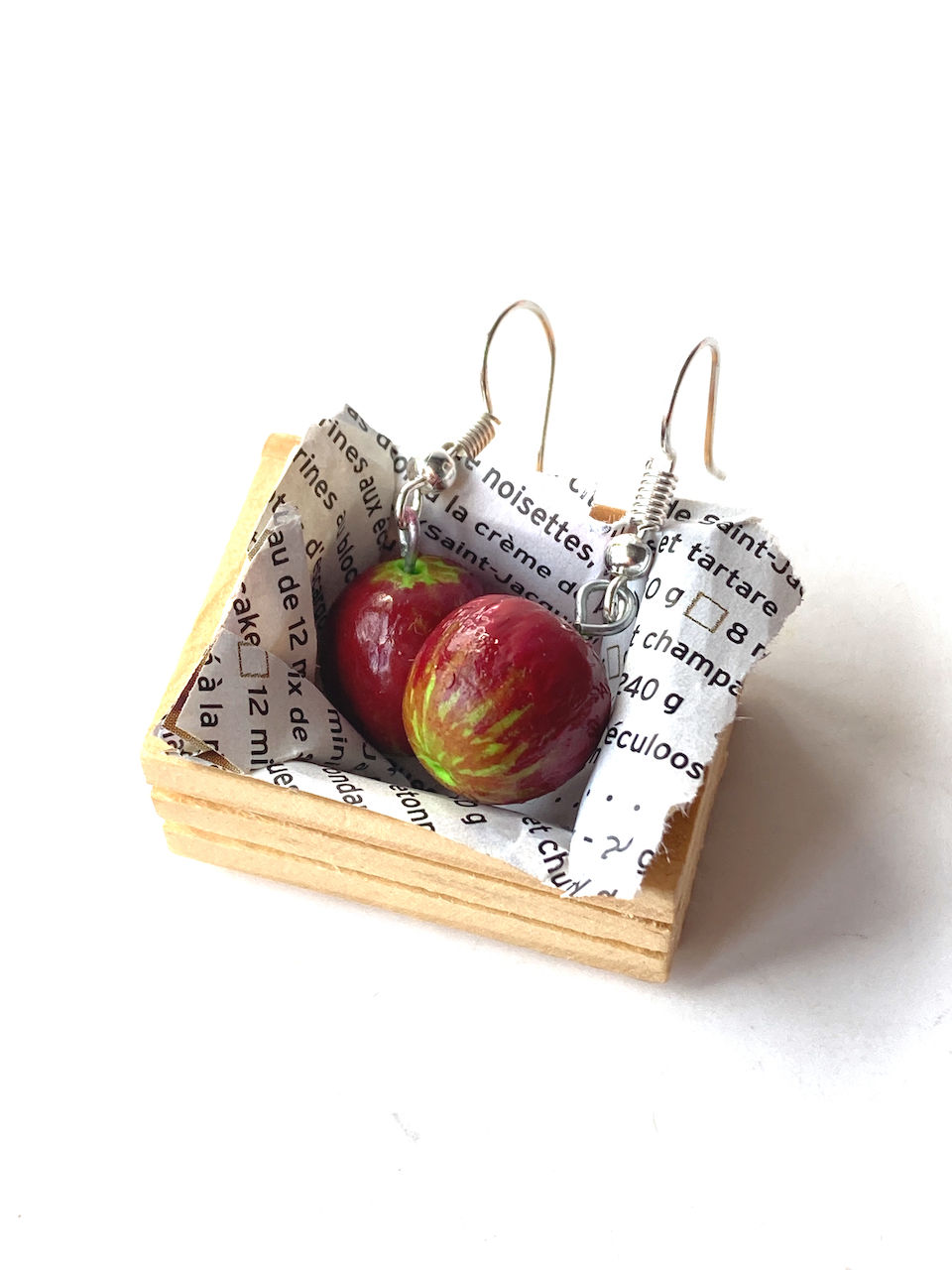 Thumbnail: Boucles d'oreilles ADAM ET ÈVE pommes rouges et vertes miniatures