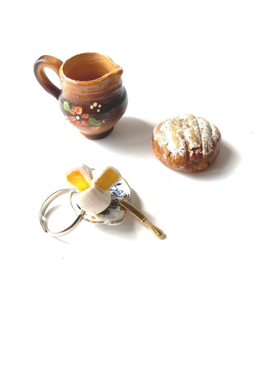 Thumbnail: Bague LE P'TIT CLACOS fromage camembert miniature avec sa p'tite part 