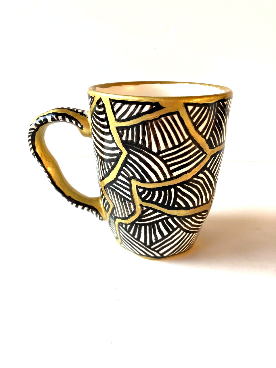 Miniature : creased porcelain mug with black gold design hyderabad SophieLDesign