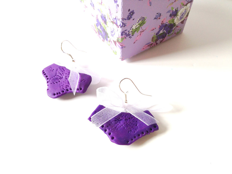 Thumbnail: Boucles d'oreilles LES VIOLETTES petites culottes miniatures