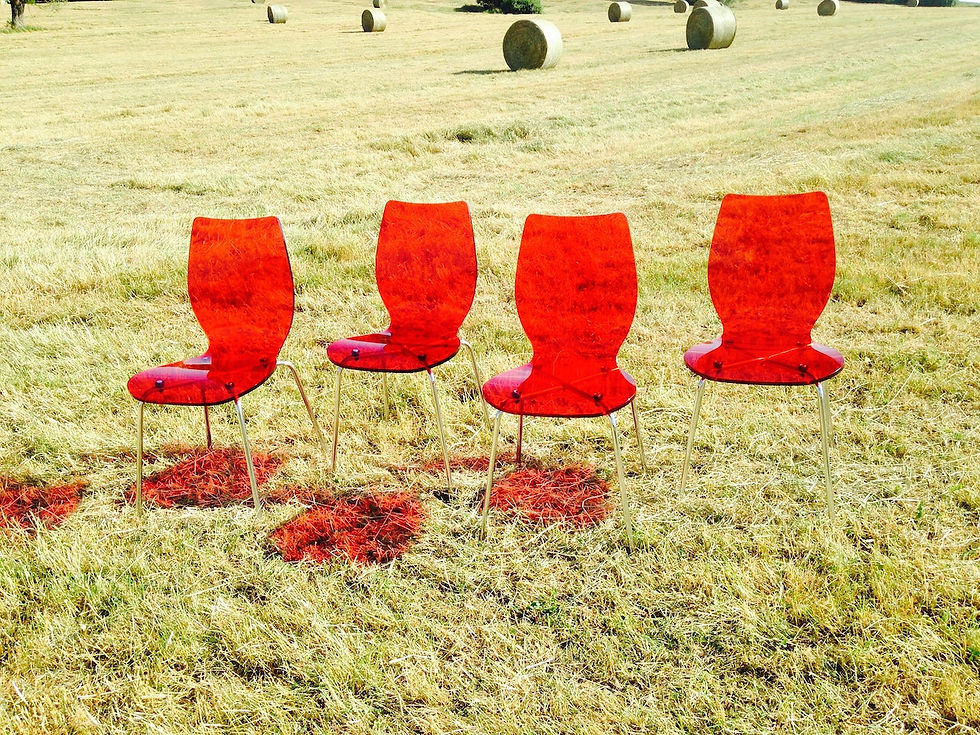 Miniature : Chaise Acrylique Rouge, vintage, transparente marques d'usure