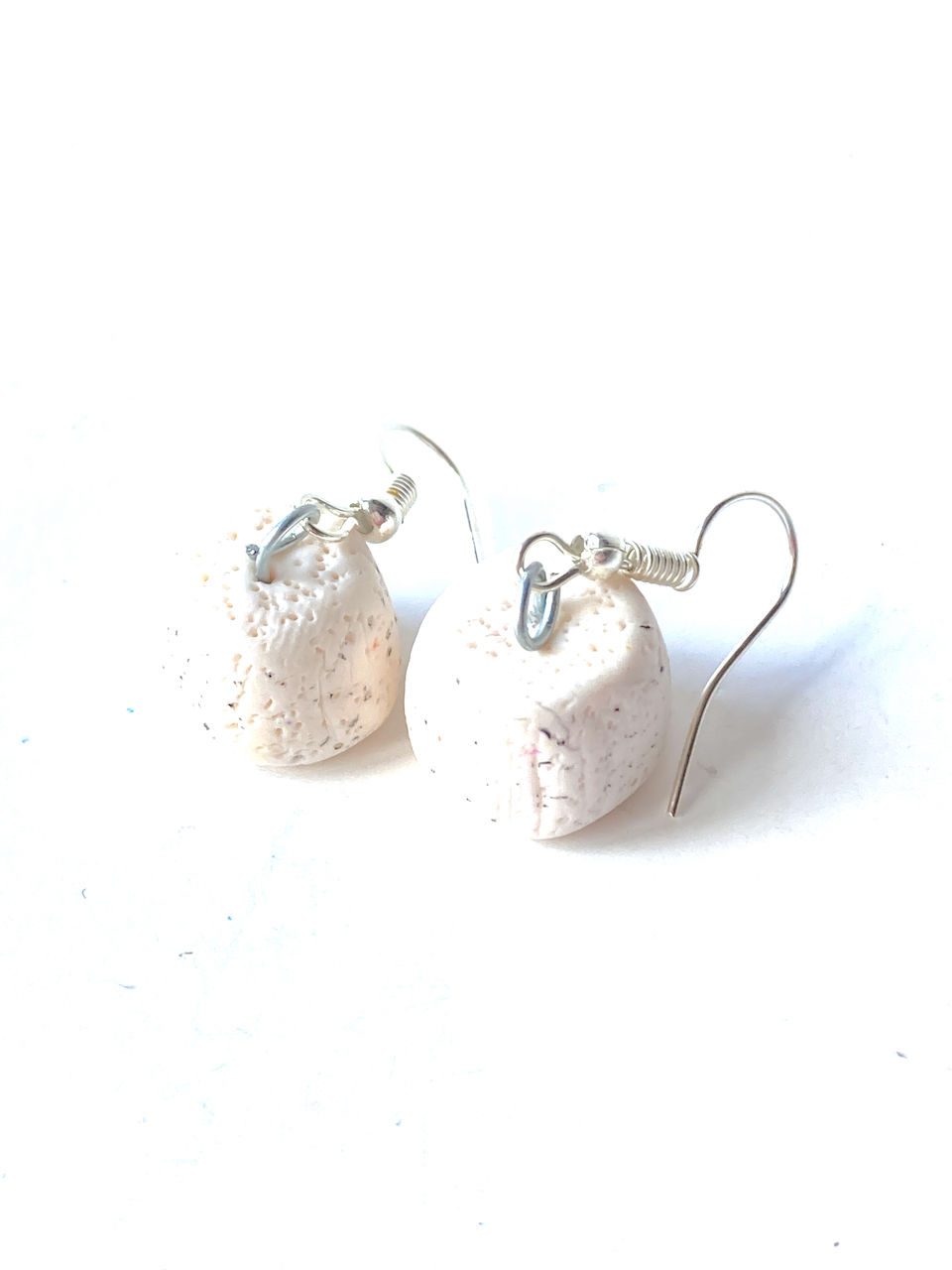 Thumbnail: Boucles d'oreilles Les P'TITS CHÈVRES fromages miniatures faits main