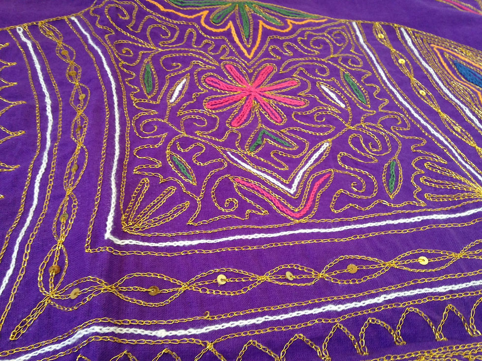 Miniature : Batik Indien éléphant brodé au fil d'or technique zardozi violet