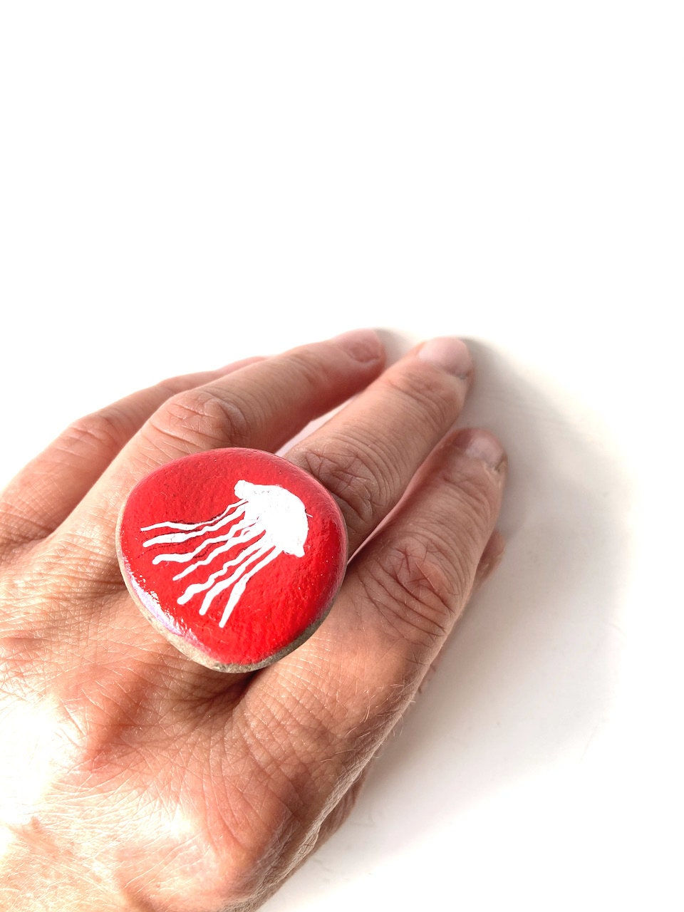 Thumbnail: Bague MÉDUSE galet naturel peint fond rouge vraie pierre peinte anneau bronze