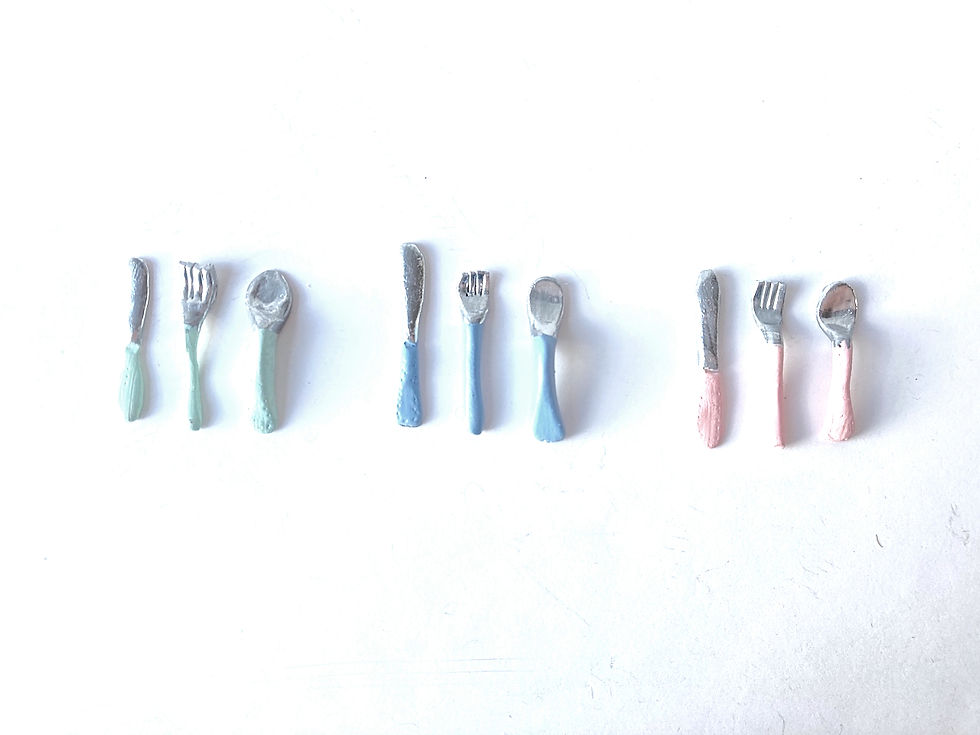 Miniature : Couverts miniatures pastel fabriqués mains et peints à la main, échelle 1:12 ème