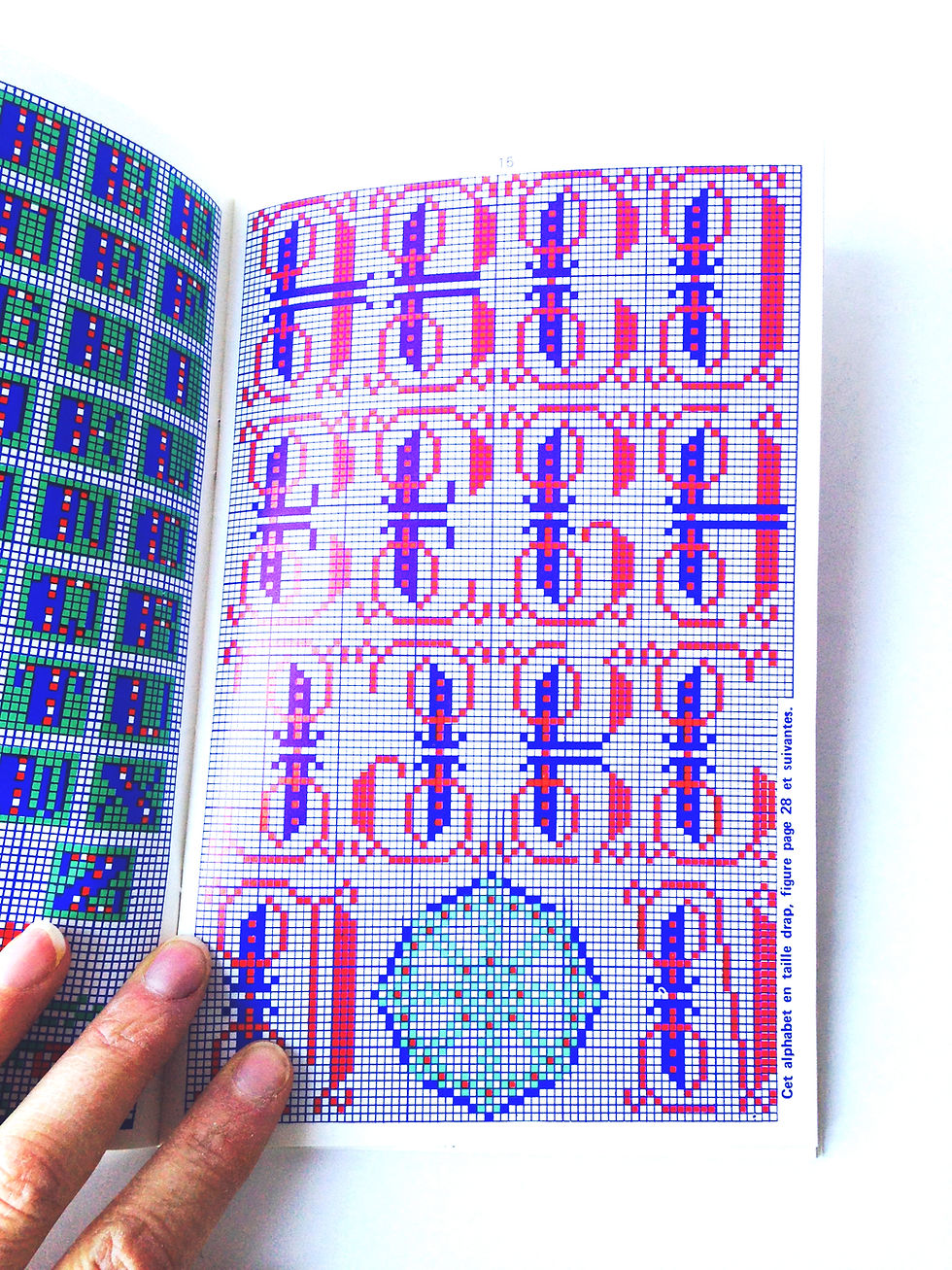 Miniature : Cahier TOUTE LA BRODERIE, point de croix, motifs et alphabet broderie et perles