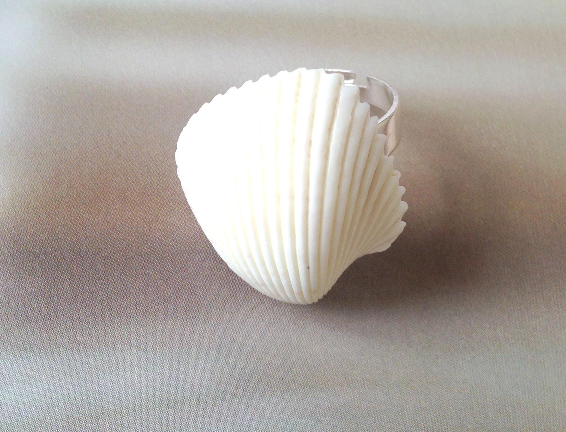 Bague KO PHI PHI coquillage blanc pur, triangle