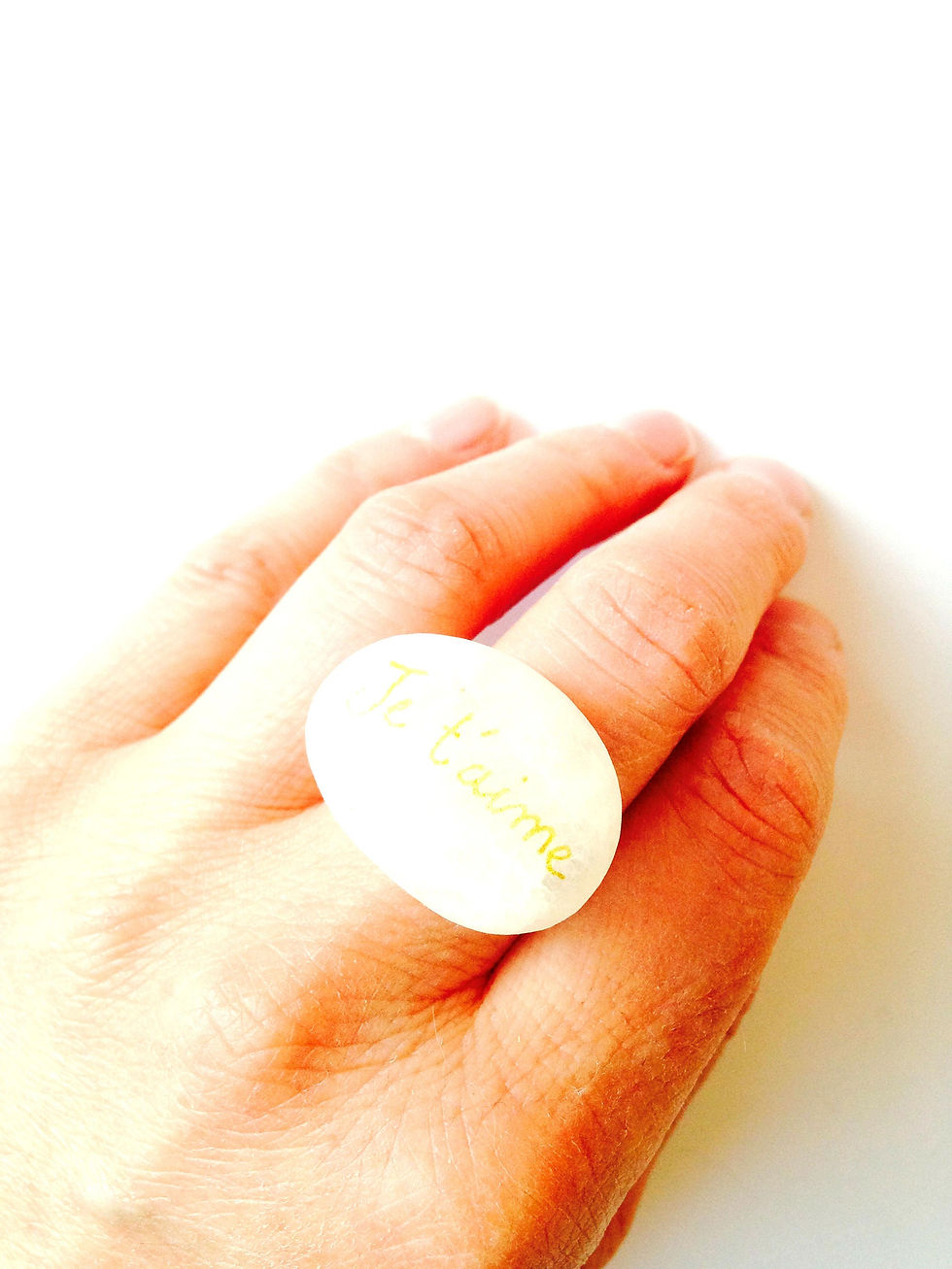 Thumbnail: Bague galet blanc avec message je t'aime, anneau bronze ajustable