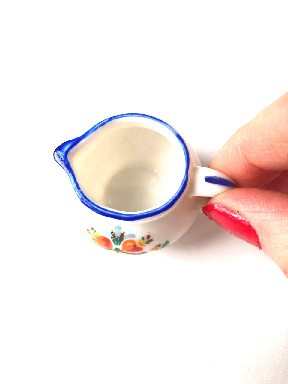 Miniature : Miniature en porcelaine cruchette ronde avec coeurs