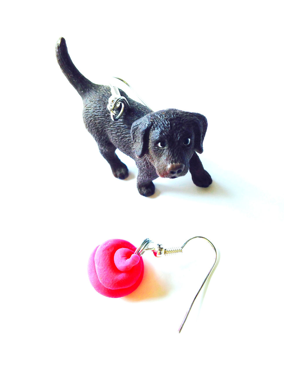 Thumbnail: Boucles d'oreilles MÉDOR EST CONFUS, chien miniature, labrador chocolat