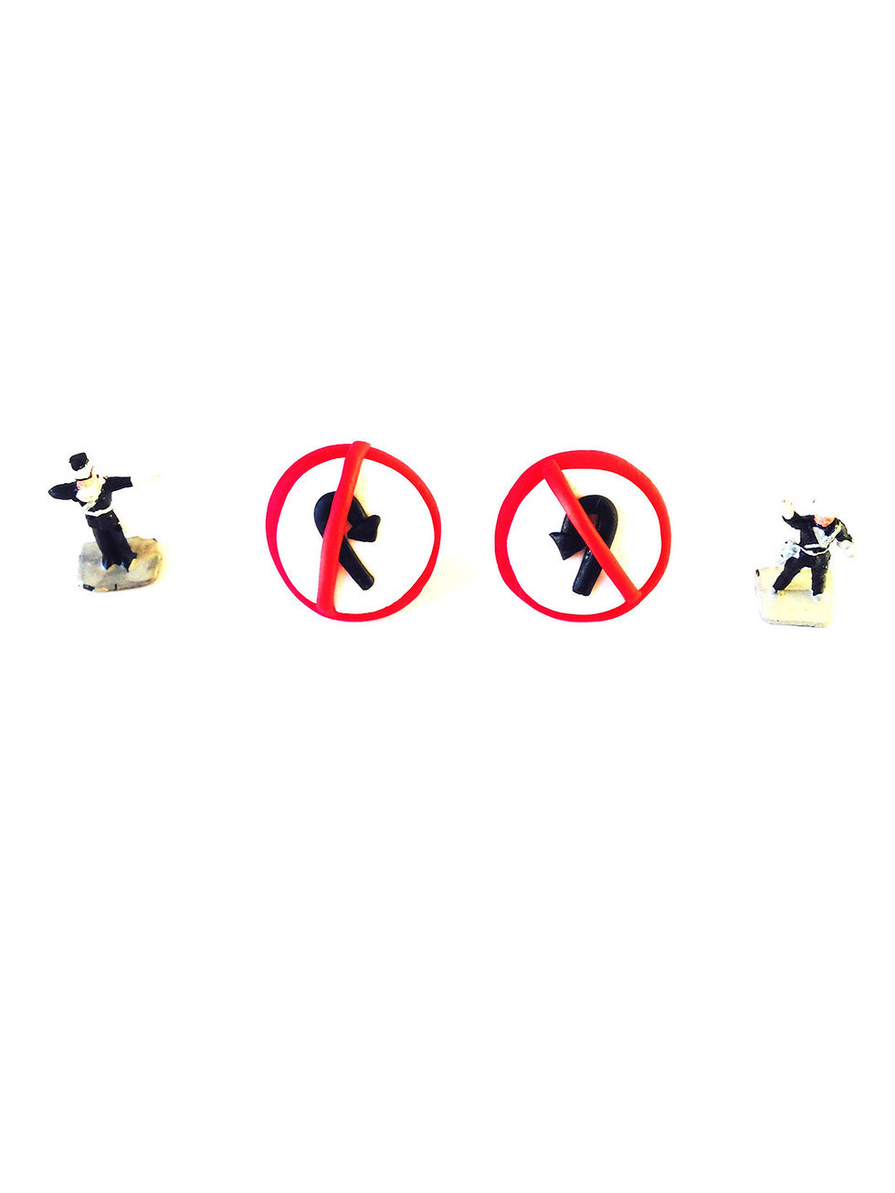 Thumbnail: Puces d'oreilles NO U TURN blanc rouge noir code de la route amoureux