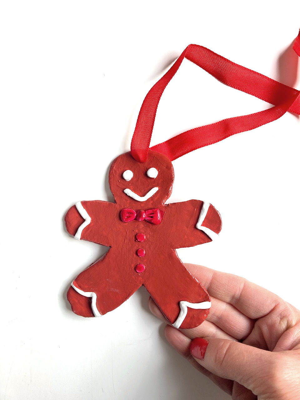 Bonhomme en pain d'épices fait main en argile rouge peinte déco de noël