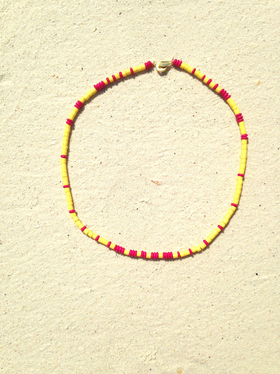 Thumbnail: Collier HAPPY VIBES perles en pierres jaunes et roses