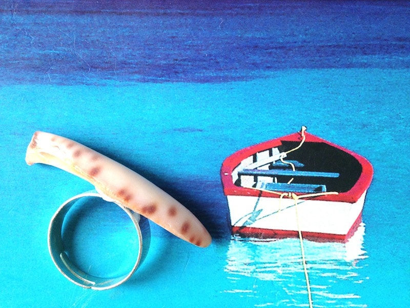 Bague ÎLES GRECQUES long coquillage de petite taille