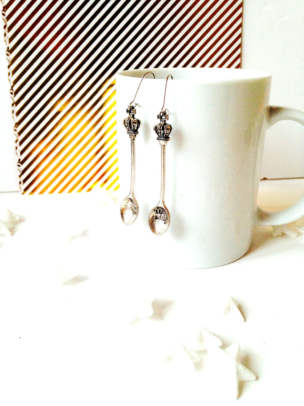 Thumbnail: boucles d'oreilles née avec une cuiller en argent dans la bouche par The Sausage Jewels