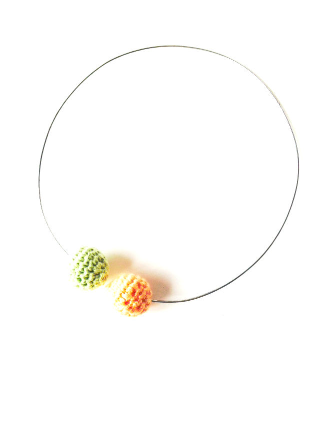 Thumbnail: vue du dessus collier mahana perles crochet