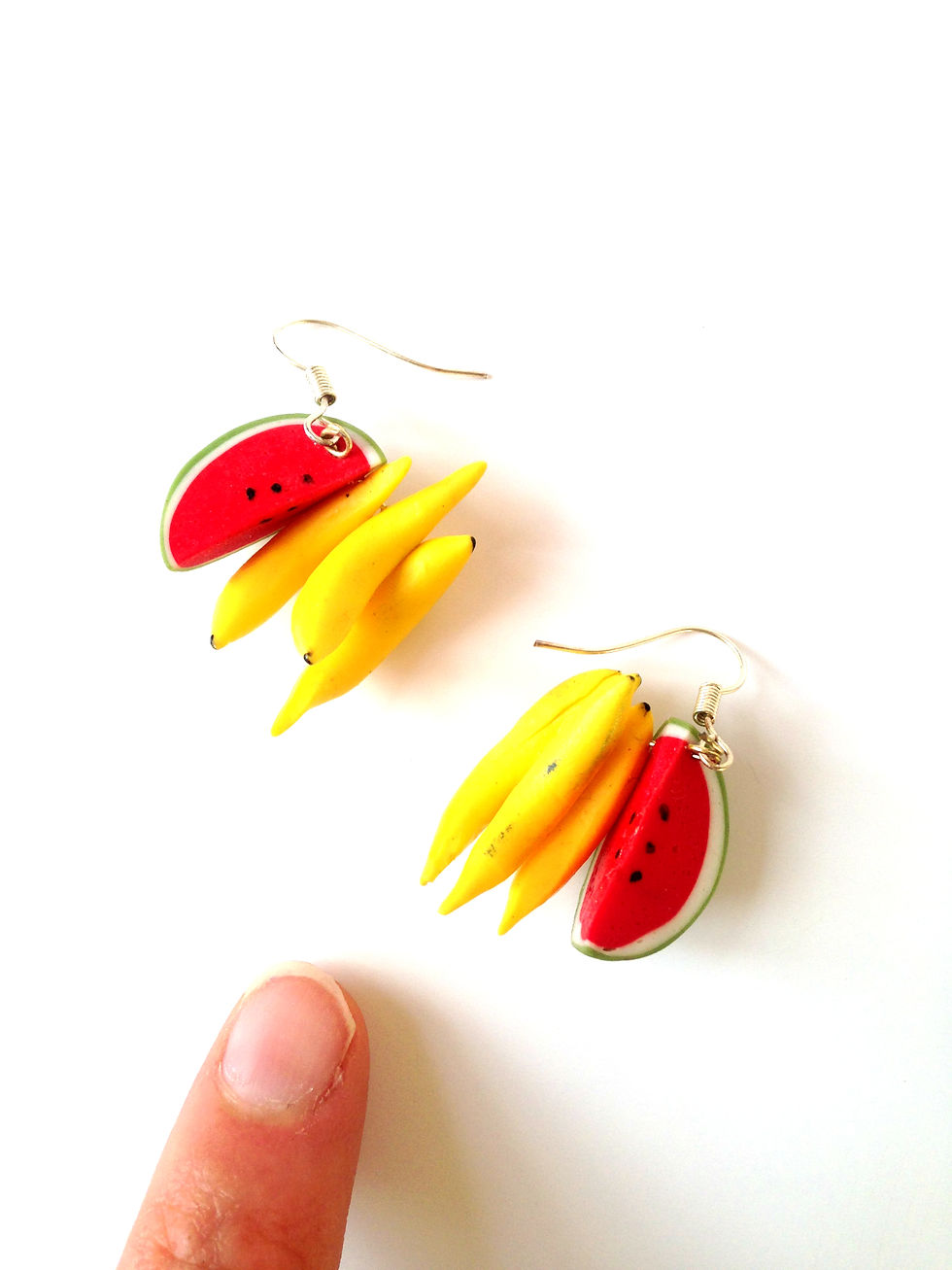 Thumbnail: Boucles d'oreilles FRUITÉES régime de bananes pastèque