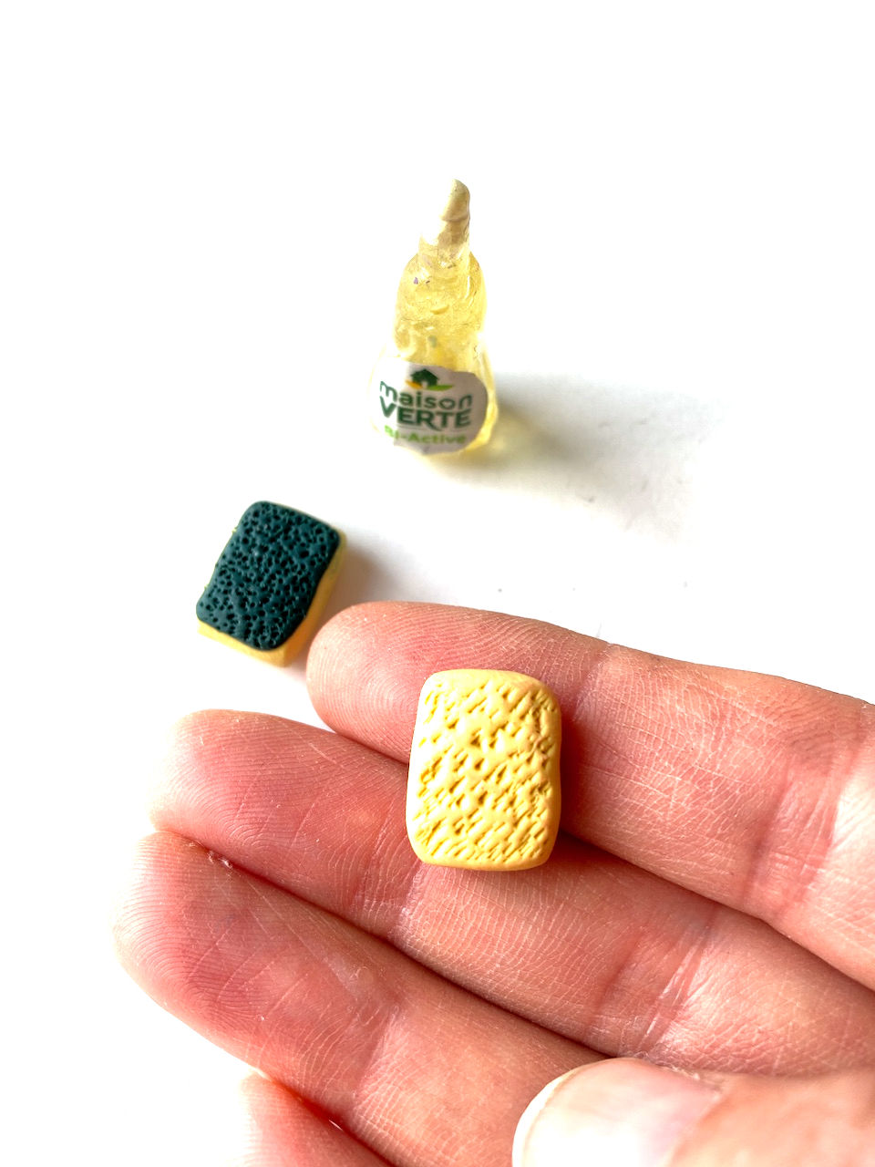 Miniature : Liquide vaisselle miniature avec deux éponges résine et pâte polymère 1 12ème