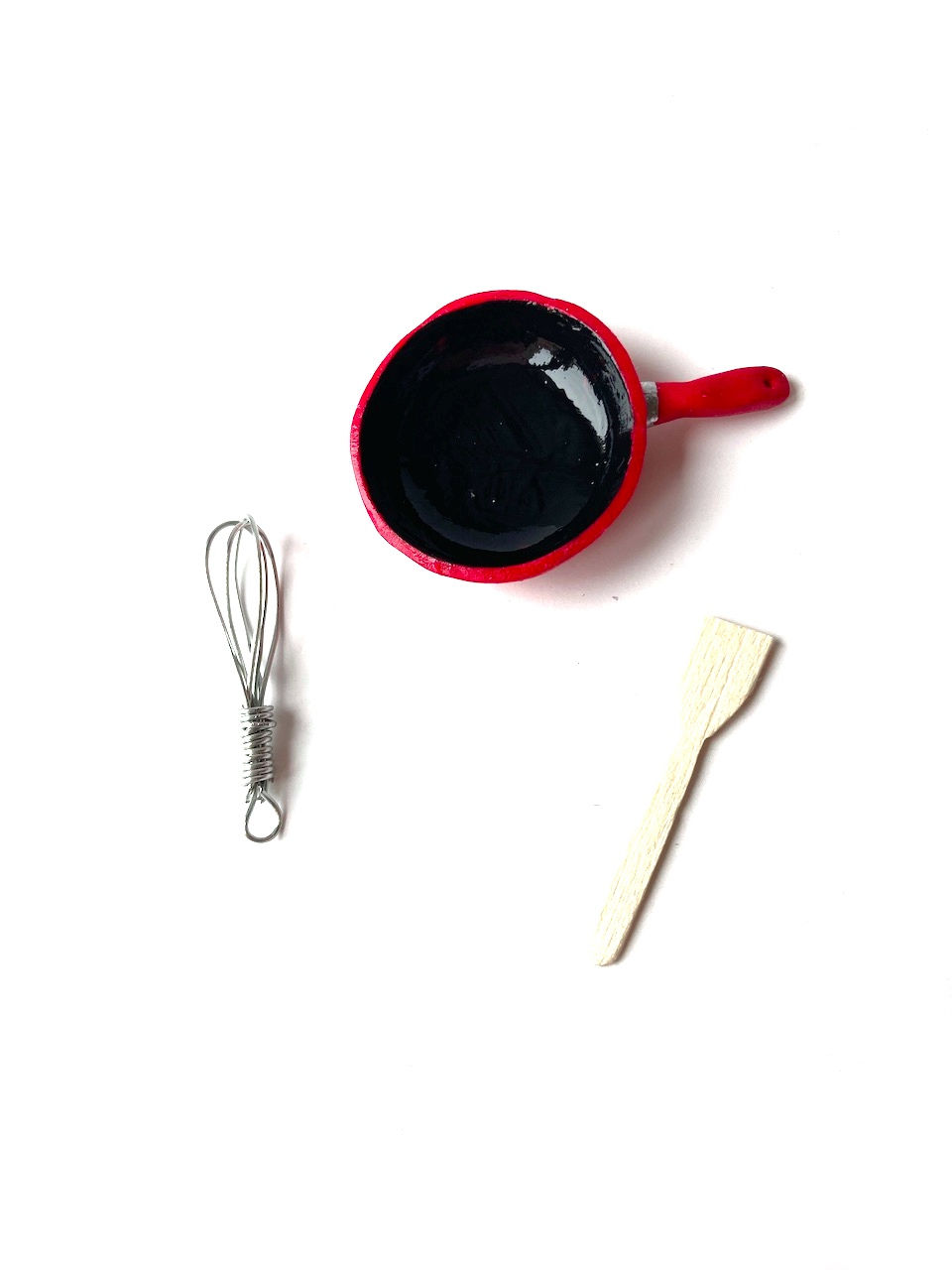 Miniature : Poëlle miniature rouge fabriquée à la main en pâte polymère